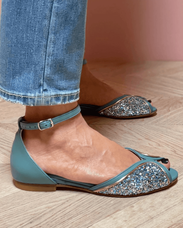 LOW SANDAL WITH SHIMMERING DETAILS