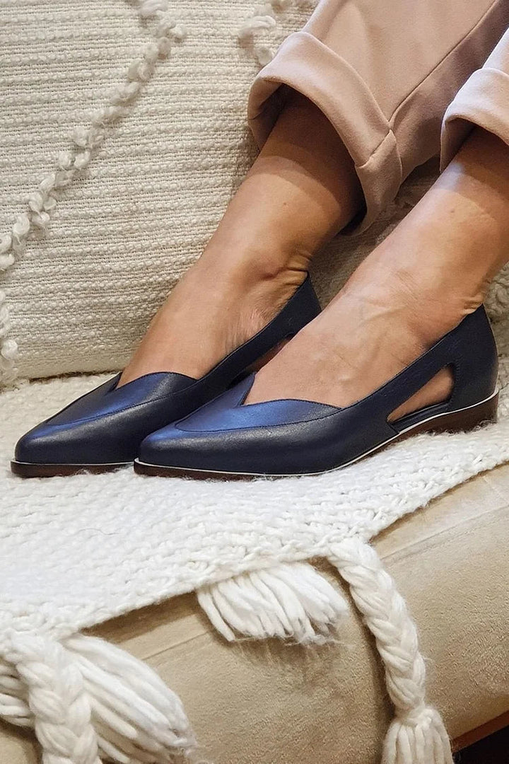 BALLET FLAT WITH SIDE CUTOUT