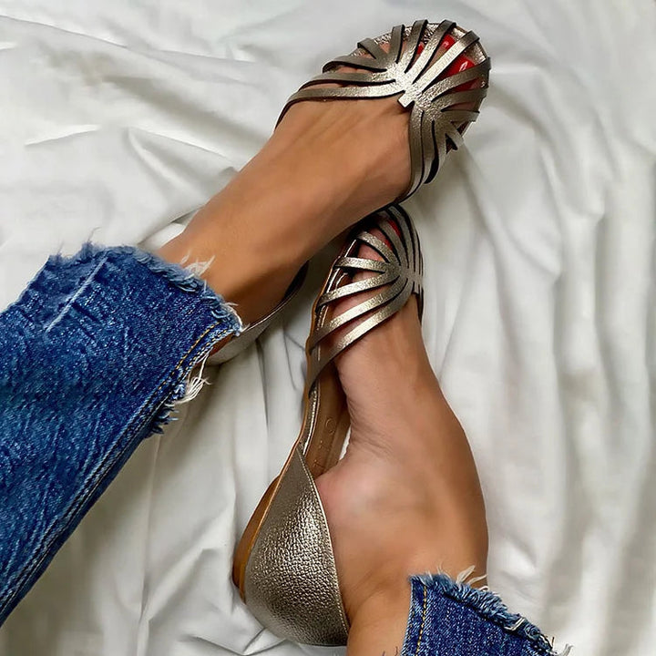 OPEN-TOE INTAGLIÉES BALLET FLATS