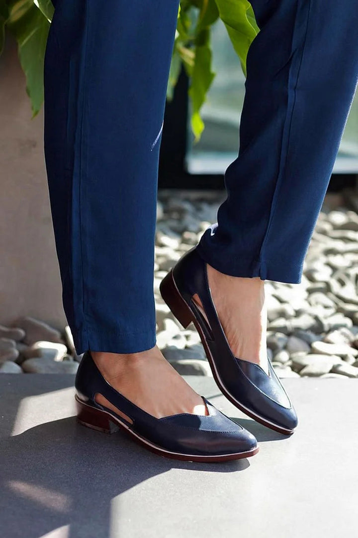 BALLET FLAT WITH SIDE CUTOUT
