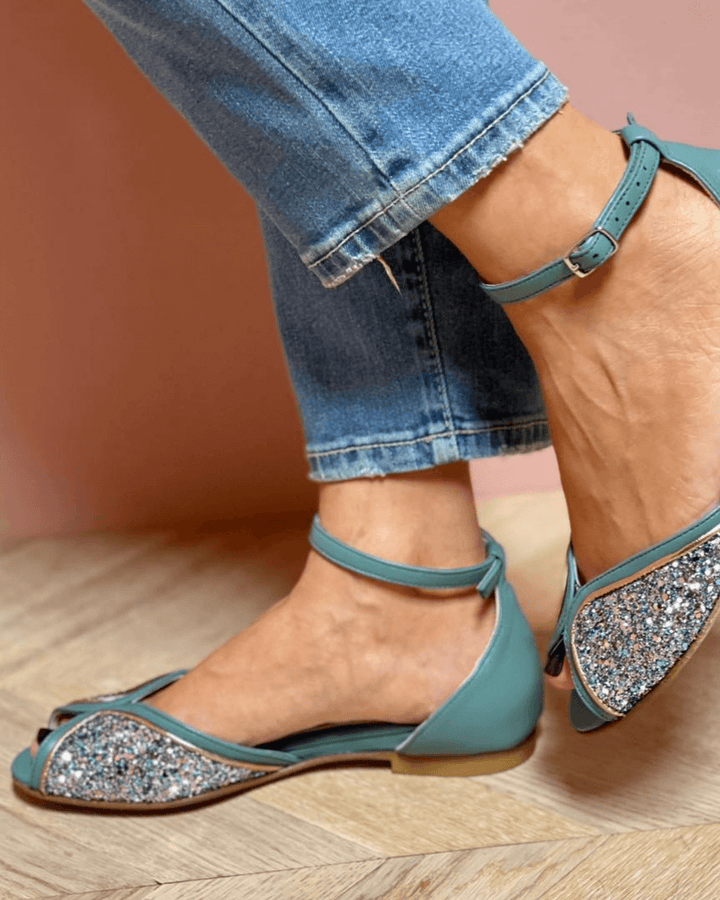 LOW SANDAL WITH SHIMMERING DETAILS