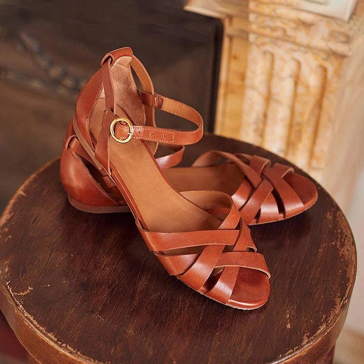LOW SANDAL WITH STRAP