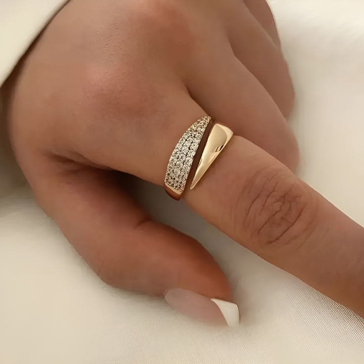 Élodie™ | Elegant ring with timeless feminine comfort