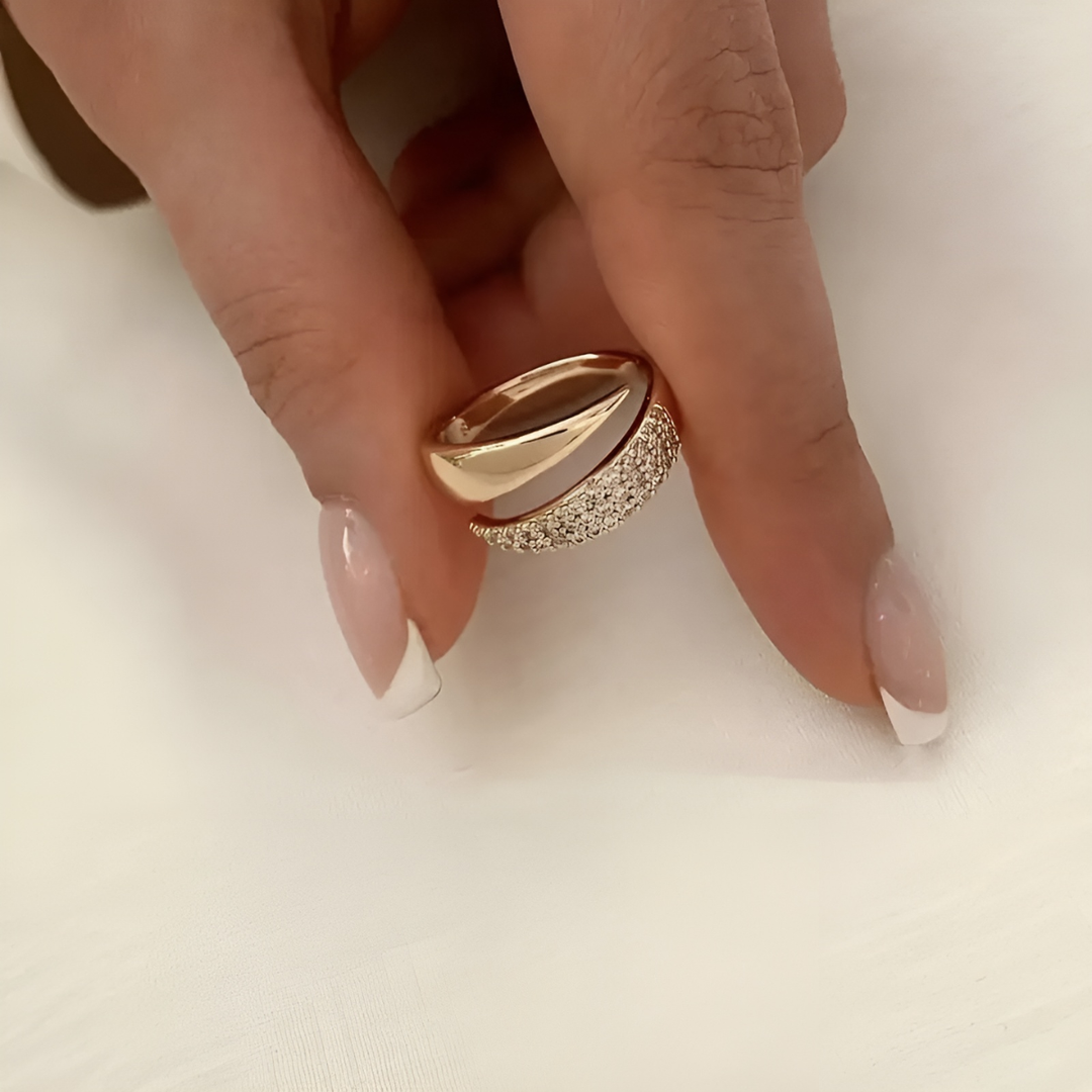 Élodie™ | Elegant ring with timeless feminine comfort