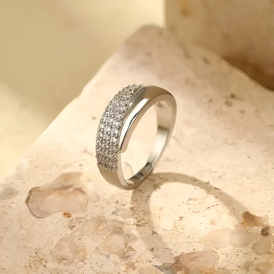 Élodie™ | Elegant ring with timeless feminine comfort