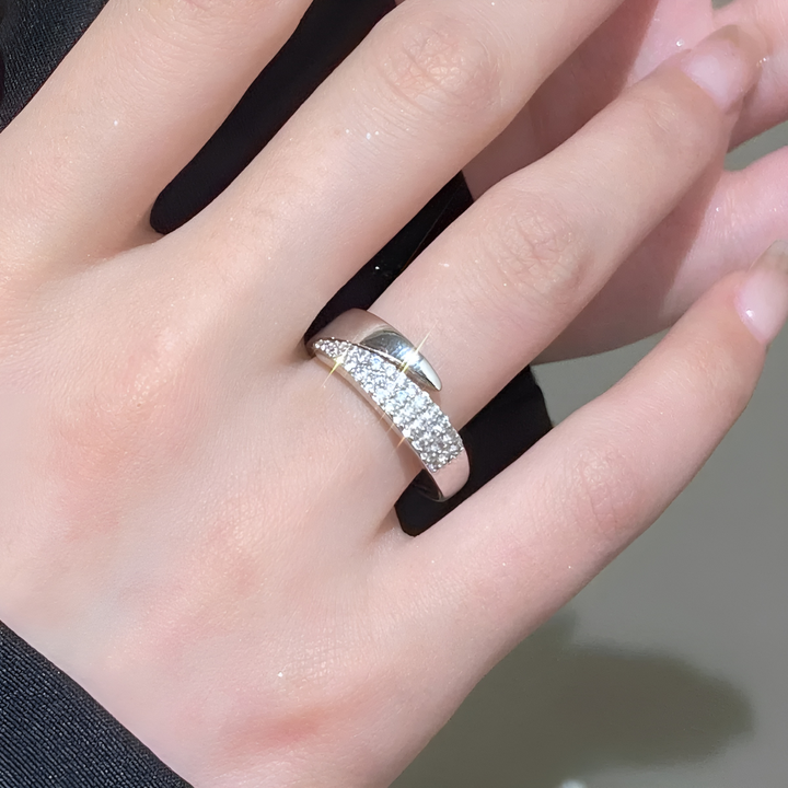 Élodie™ | Elegant ring with timeless feminine comfort
