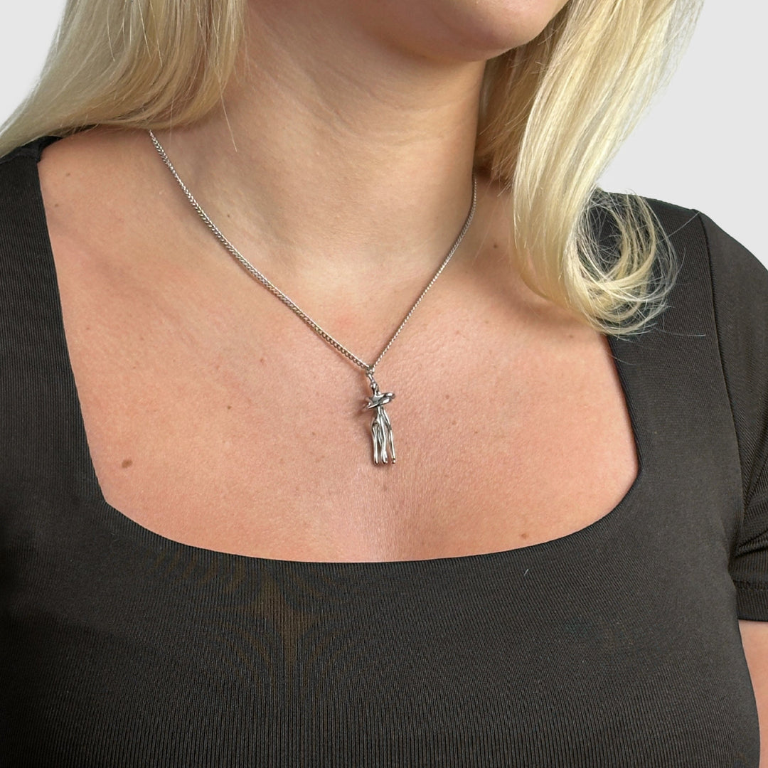 Améthysa™ – The Hug Necklace, a Symbol of Love and Tenderness