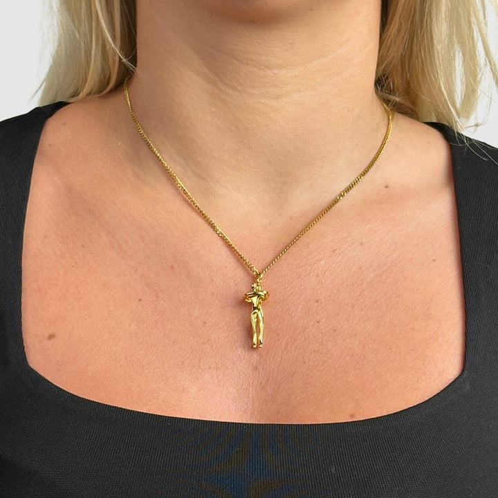 Améthysa™ – The Hug Necklace, a Symbol of Love and Tenderness