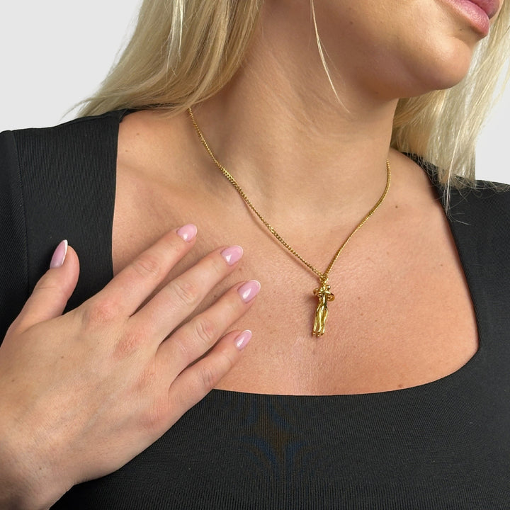 Améthysa™ – The Hug Necklace, a Symbol of Love and Tenderness