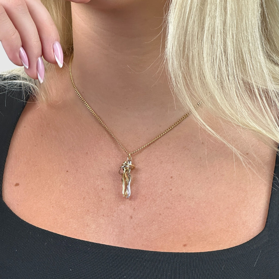 Améthysa™ – The Hug Necklace, a Symbol of Love and Tenderness