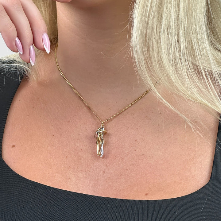 Améthysa™ – The Hug Necklace, a Symbol of Love and Tenderness